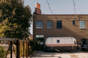 An exterior image of 500 Sixth where Form Studios is located
